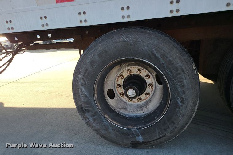 image for item DS7254 1999 Utility VS2DC dry van trailer