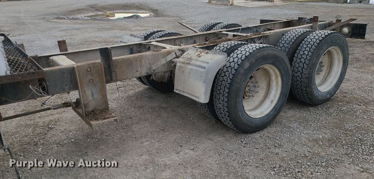 image for item DS7261 1993 International 9400 truck cab and chassis
