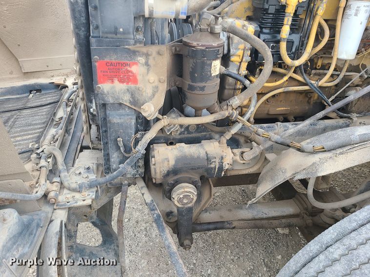 image for item DS7261 1993 International 9400 truck cab and chassis