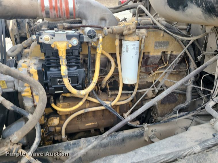 image for item DS7261 1993 International 9400 truck cab and chassis