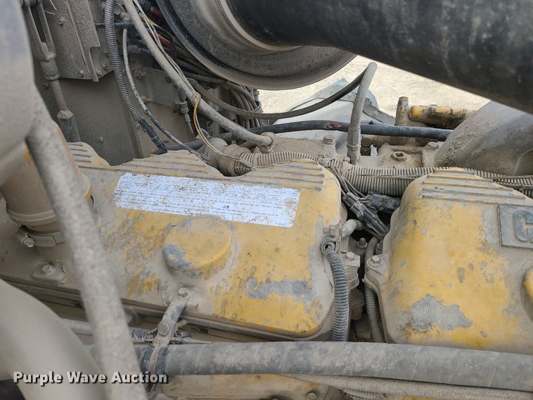 image for item DS7261 1993 International 9400 truck cab and chassis