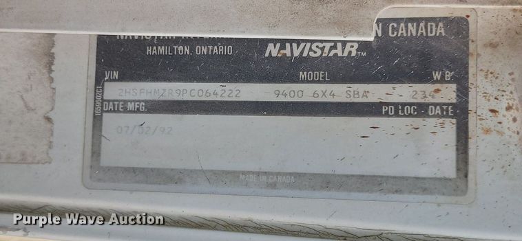 image for item DS7261 1993 International 9400 truck cab and chassis