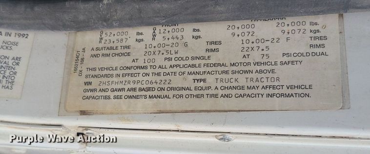 image for item DS7261 1993 International 9400 truck cab and chassis