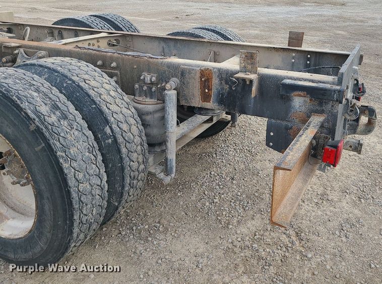 image for item DS7262 1991 International 9400 truck cab and chassis