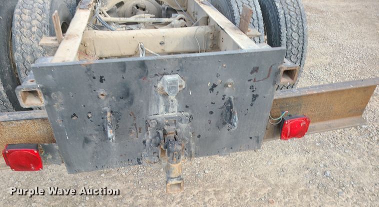image for item DS7262 1991 International 9400 truck cab and chassis
