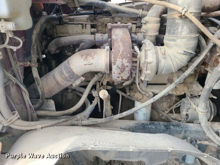 image for item DS7262 1991 International 9400 truck cab and chassis