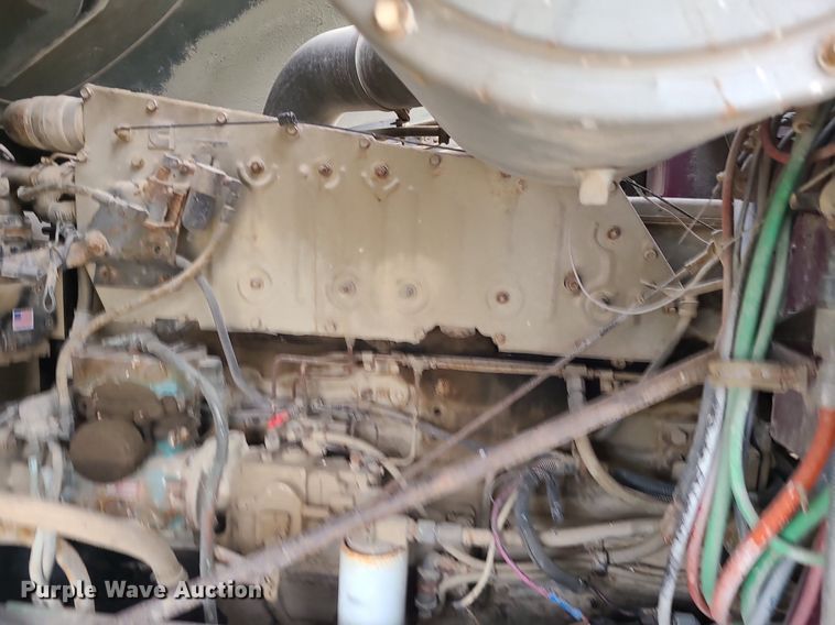 image for item DS7262 1991 International 9400 truck cab and chassis