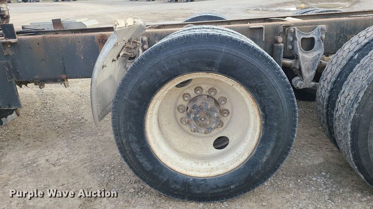 image for item DS7262 1991 International 9400 truck cab and chassis