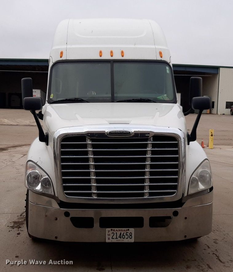 image for item DV9783 2014 Freightliner Cascadia Evolution  semi truck