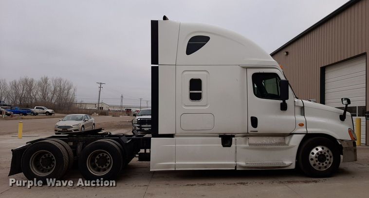 image for item DV9783 2014 Freightliner Cascadia Evolution  semi truck