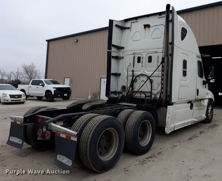 image for item DV9783 2014 Freightliner Cascadia Evolution  semi truck