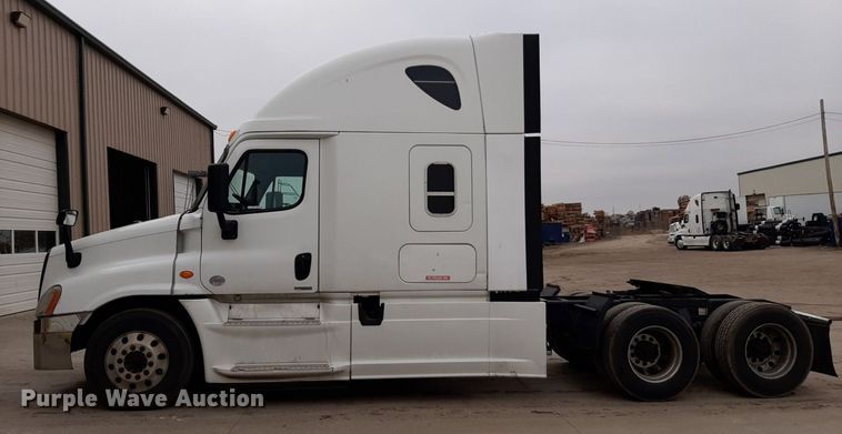 image for item DV9783 2014 Freightliner Cascadia Evolution  semi truck
