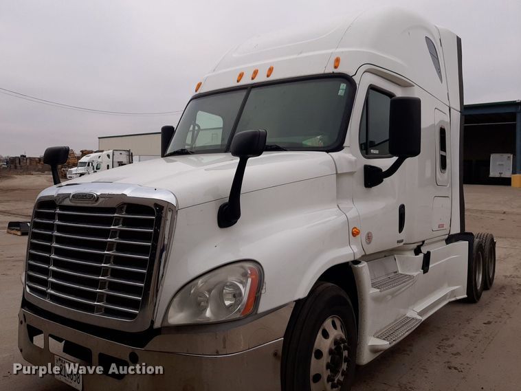 image for item DV9783 2014 Freightliner Cascadia Evolution  semi truck