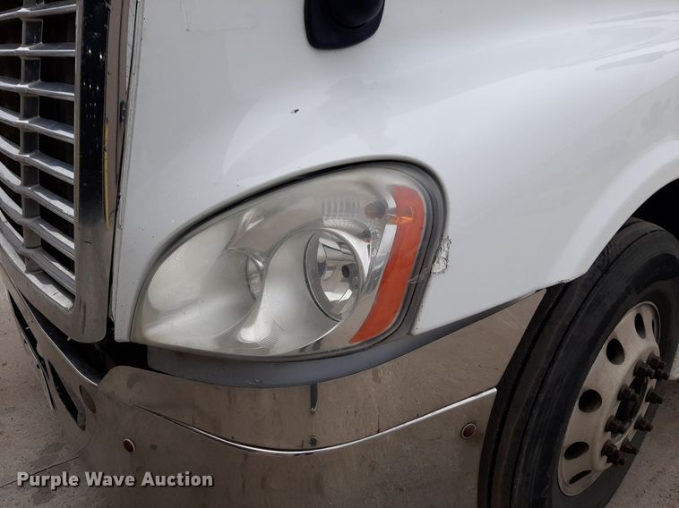 image for item DV9783 2014 Freightliner Cascadia Evolution  semi truck