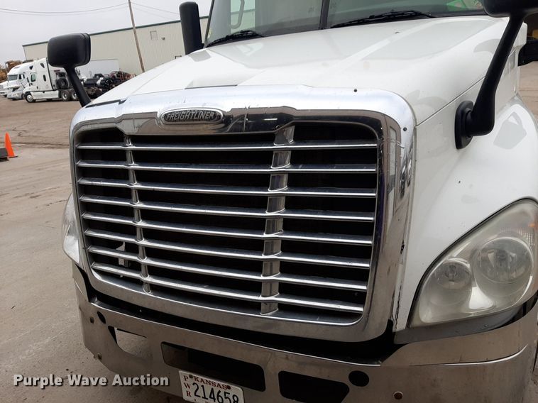 image for item DV9783 2014 Freightliner Cascadia Evolution  semi truck