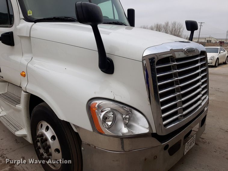 image for item DV9783 2014 Freightliner Cascadia Evolution  semi truck