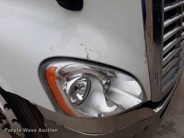 image for item DV9783 2014 Freightliner Cascadia Evolution  semi truck