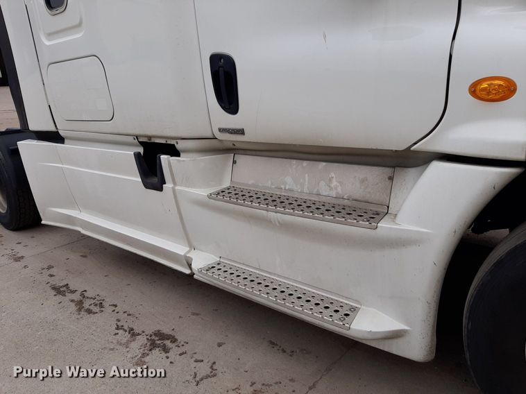 image for item DV9783 2014 Freightliner Cascadia Evolution  semi truck