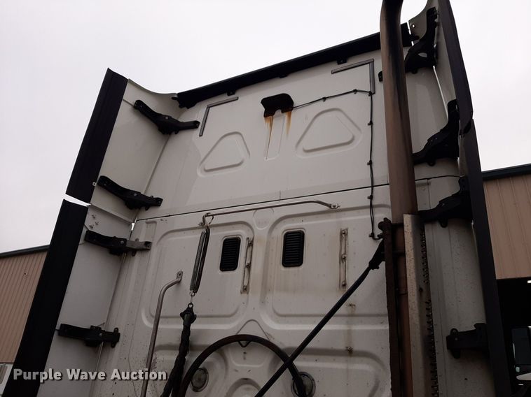 image for item DV9783 2014 Freightliner Cascadia Evolution  semi truck