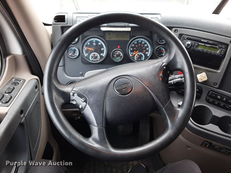 image for item DV9783 2014 Freightliner Cascadia Evolution  semi truck