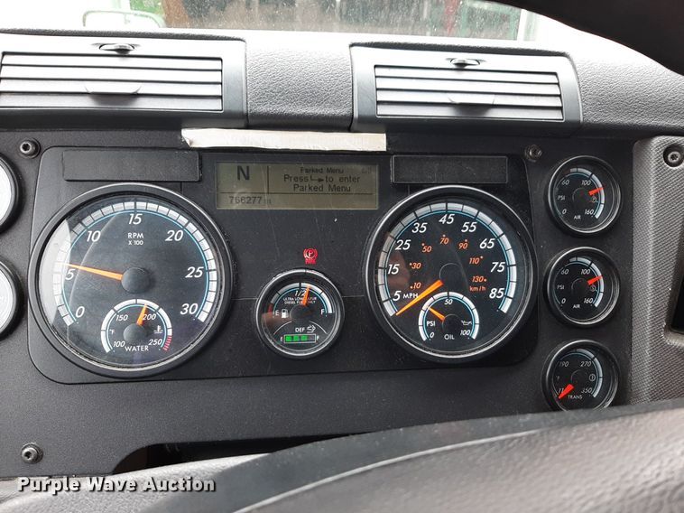 image for item DV9783 2014 Freightliner Cascadia Evolution  semi truck