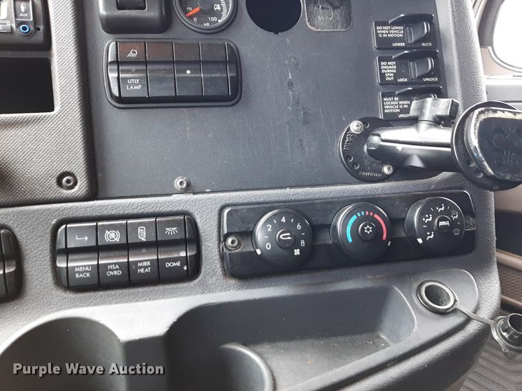 image for item DV9783 2014 Freightliner Cascadia Evolution  semi truck