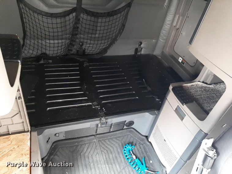 image for item DV9783 2014 Freightliner Cascadia Evolution  semi truck