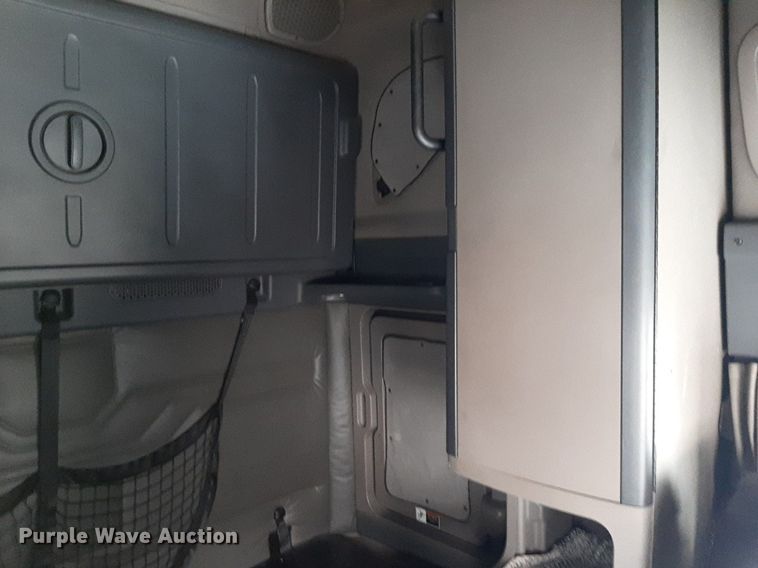 image for item DV9783 2014 Freightliner Cascadia Evolution  semi truck