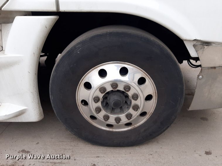 image for item DV9783 2014 Freightliner Cascadia Evolution  semi truck