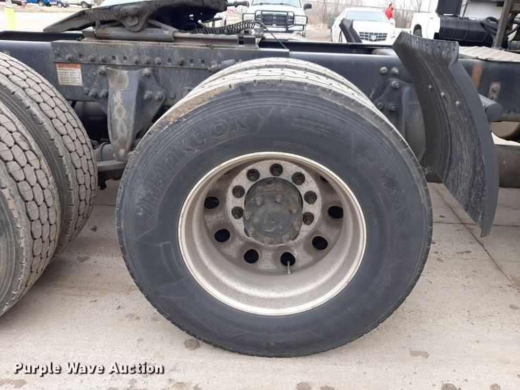 image for item DV9783 2014 Freightliner Cascadia Evolution  semi truck