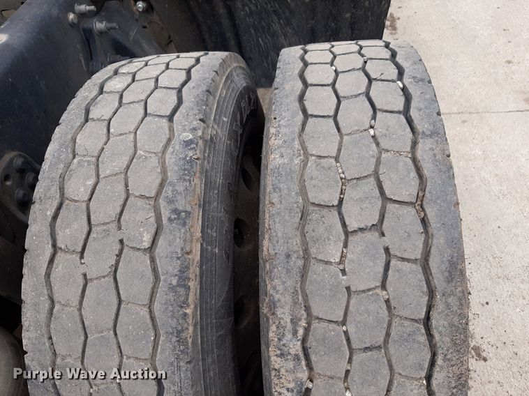 image for item DV9783 2014 Freightliner Cascadia Evolution  semi truck