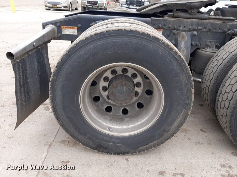 image for item DV9783 2014 Freightliner Cascadia Evolution  semi truck