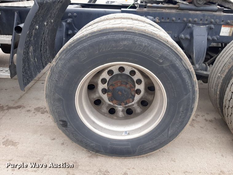 image for item DV9783 2014 Freightliner Cascadia Evolution  semi truck