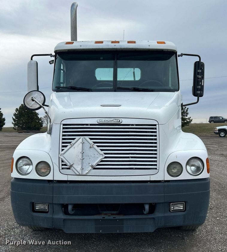 image for item EG1174 2002 Freightliner  Century Class semi truck