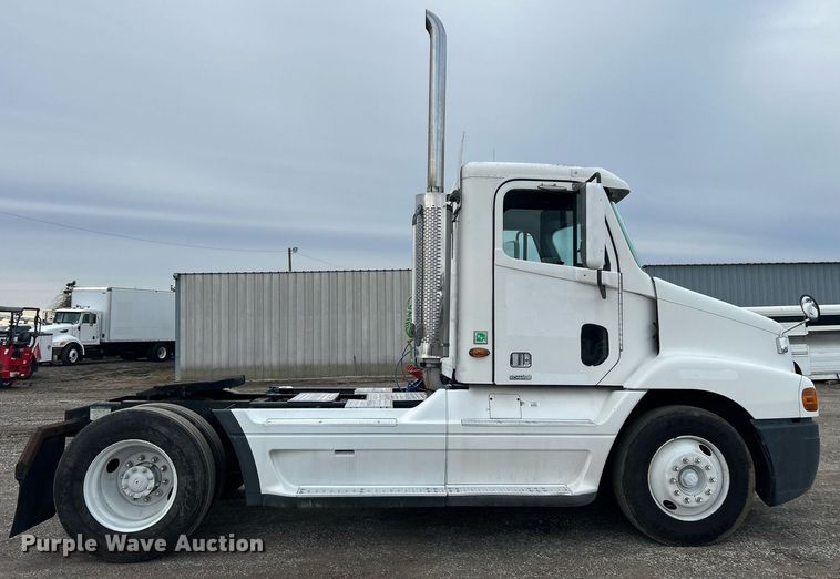 image for item EG1174 2002 Freightliner  Century Class semi truck