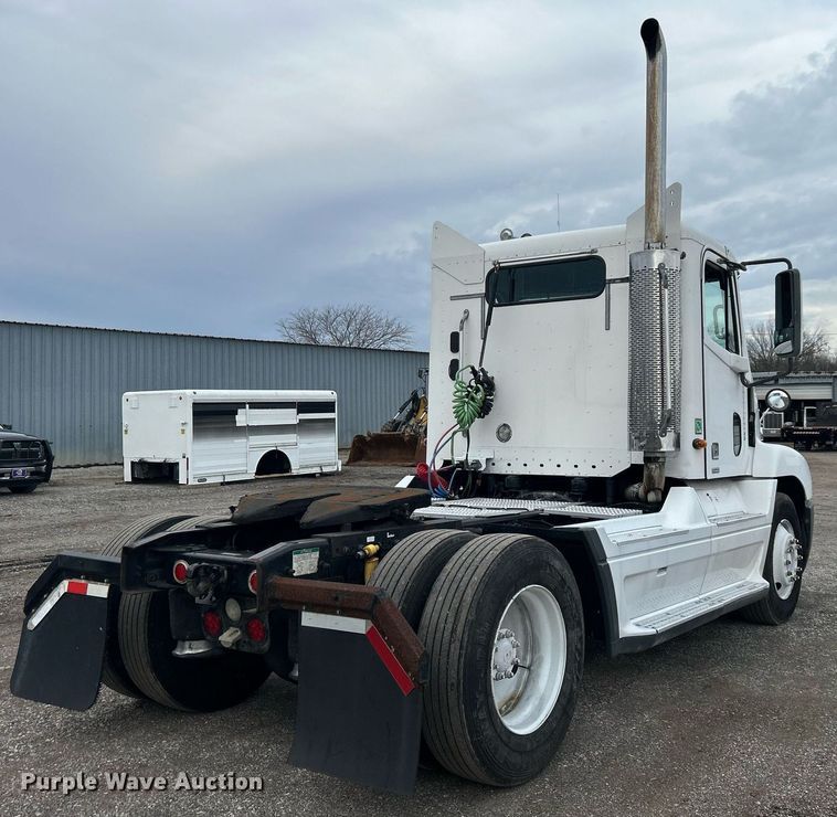 image for item EG1174 2002 Freightliner  Century Class semi truck