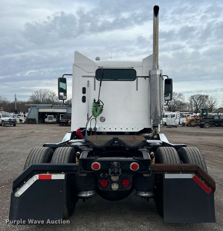 image for item EG1174 2002 Freightliner  Century Class semi truck