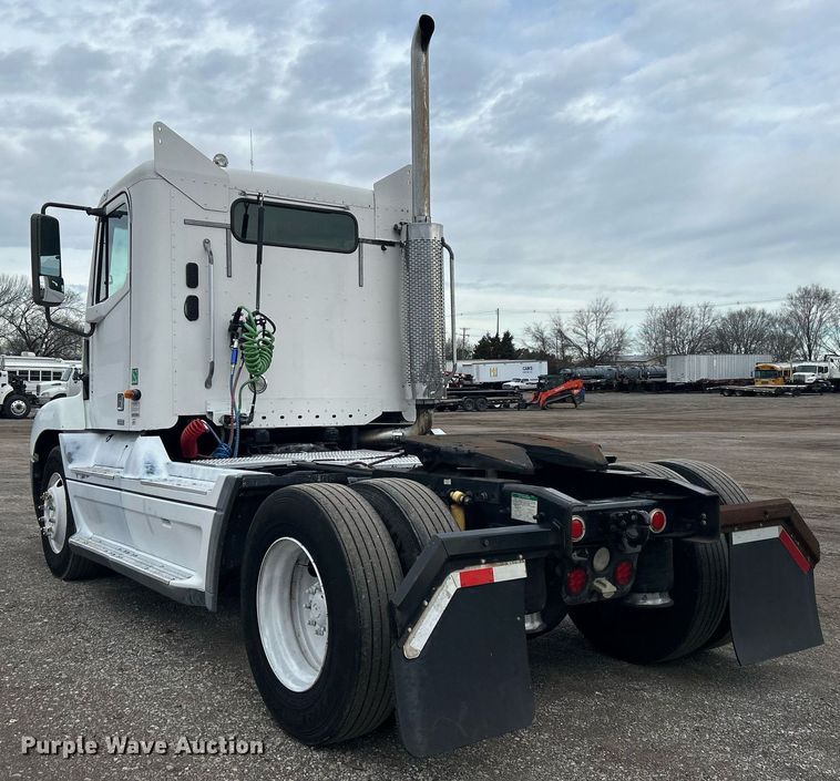 image for item EG1174 2002 Freightliner  Century Class semi truck