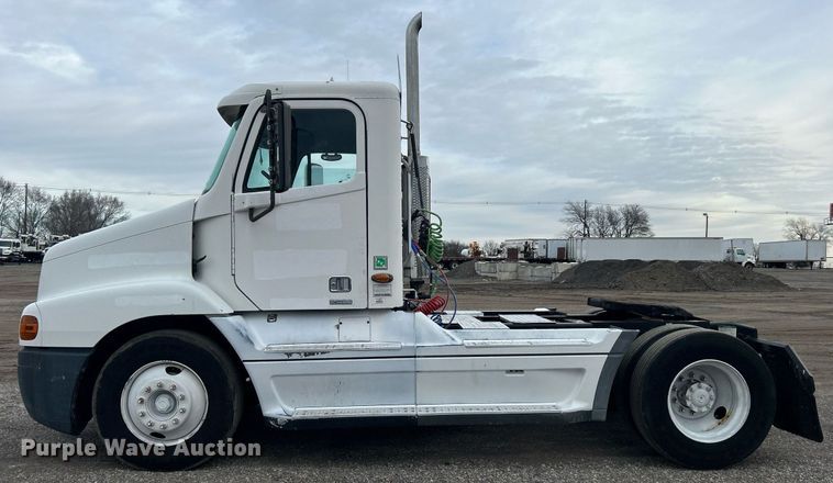 image for item EG1174 2002 Freightliner  Century Class semi truck