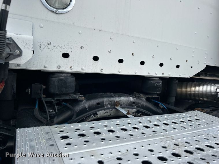 image for item EG1174 2002 Freightliner  Century Class semi truck