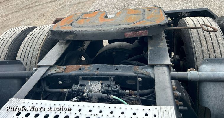 image for item EG1174 2002 Freightliner  Century Class semi truck