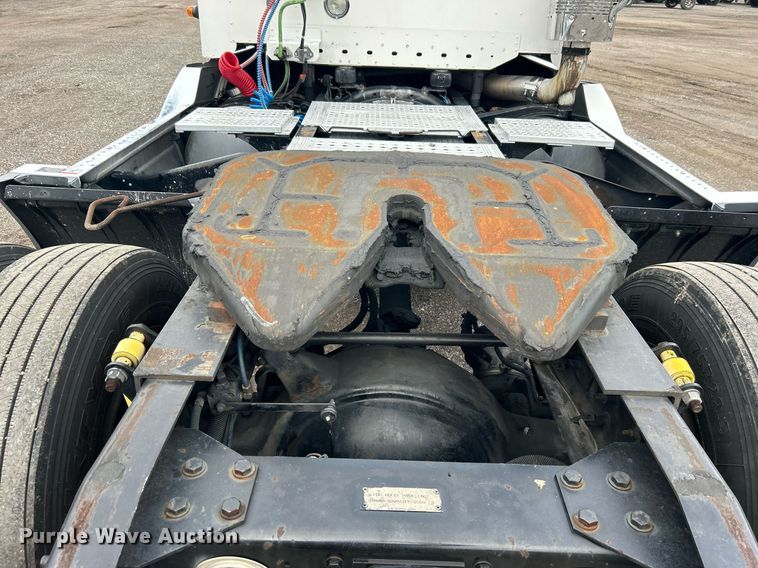 image for item EG1174 2002 Freightliner  Century Class semi truck