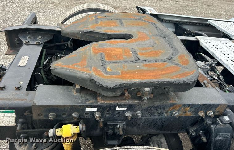 image for item EG1174 2002 Freightliner  Century Class semi truck