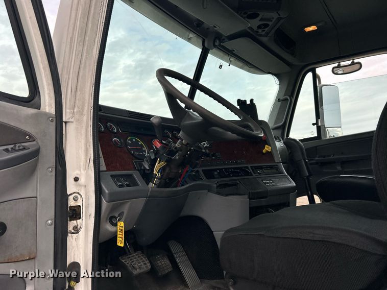 image for item EG1174 2002 Freightliner  Century Class semi truck