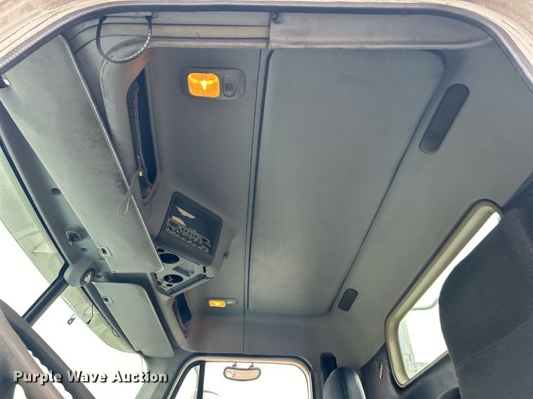 image for item EG1174 2002 Freightliner  Century Class semi truck