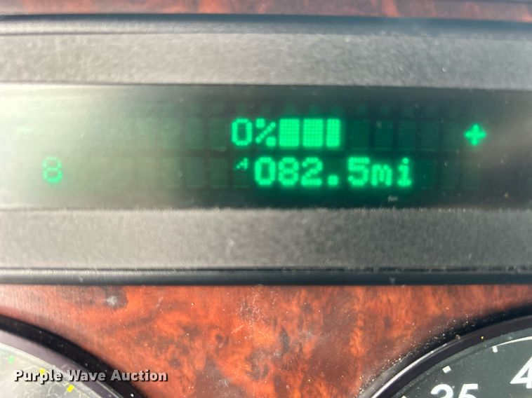 image for item EG1174 2002 Freightliner  Century Class semi truck