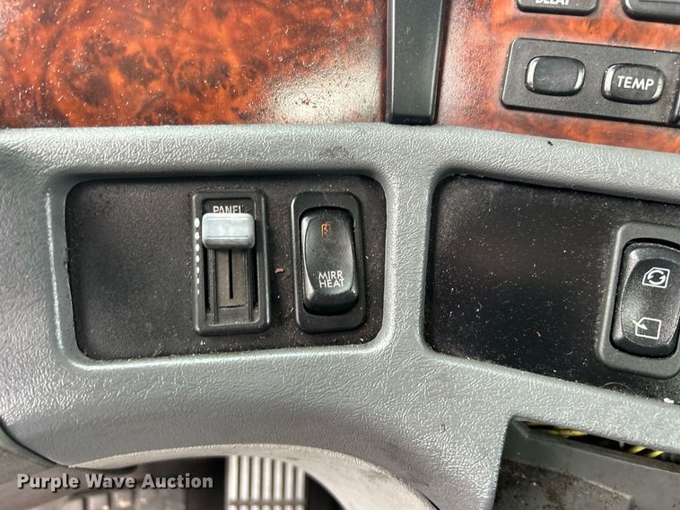 image for item EG1174 2002 Freightliner  Century Class semi truck