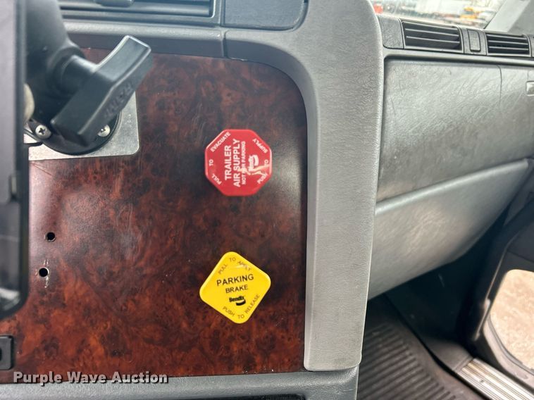 image for item EG1174 2002 Freightliner  Century Class semi truck