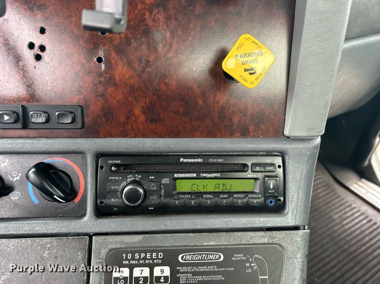 image for item EG1174 2002 Freightliner  Century Class semi truck