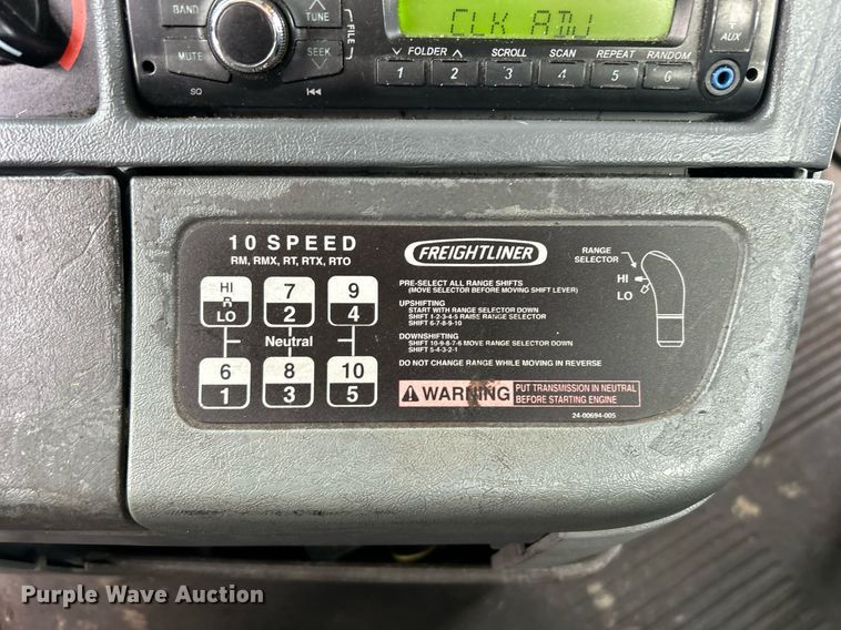 image for item EG1174 2002 Freightliner  Century Class semi truck